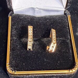 14 Kt Yellow Gold Diamond Earrings